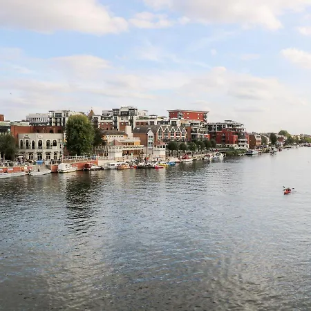 River View - Kingston Apartment *