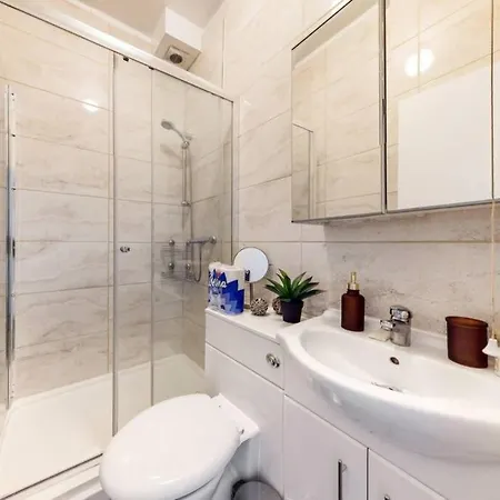 Super 2 Bed Flat Next To Paddington Station Appartamento Londra