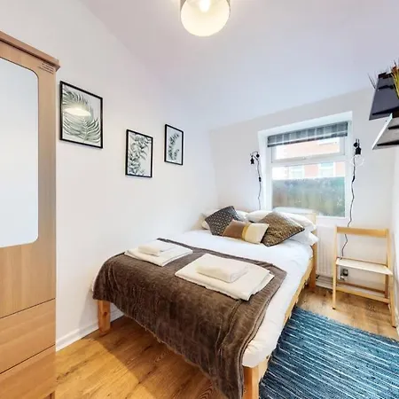 Super 2 Bed Flat Next To Paddington Station *
