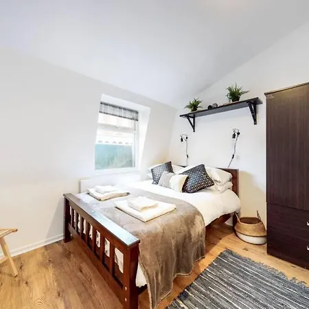 Super 2 Bed Flat Next To Paddington Station