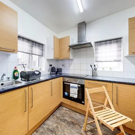 Super 2 Bed Flat Next To Paddington Station