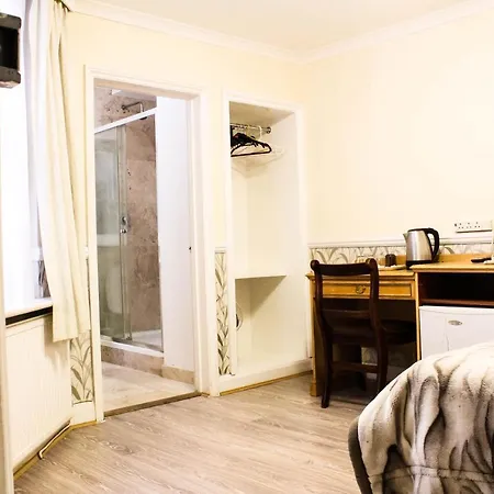 Ventures Bed & Breakfast 3*