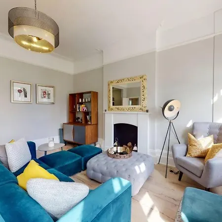 Modern 2 Bed Flat - The Black Dog Pub - 6 Mins From Vauxhall Station *