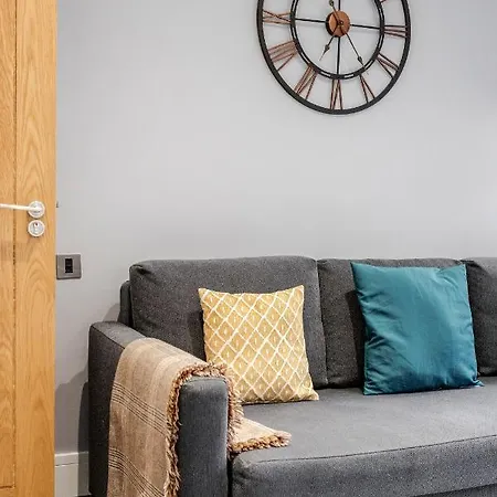 Luxury Chic Near Canary Wharf, Excel, O2 & Stratford Apartment *