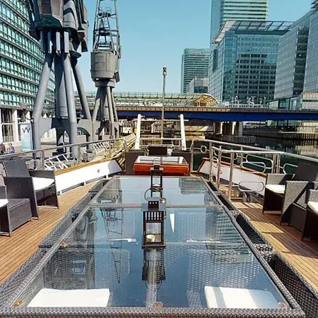 Absolute Pleasure Yacht Hotel London