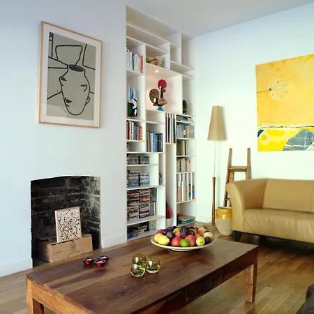 Stunning 5 Bed House With Private Garden *