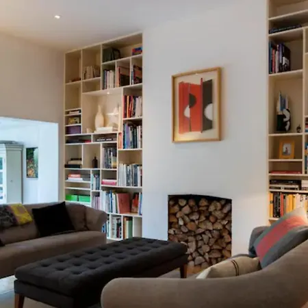 Stunning 5 Bed House With Private Garden