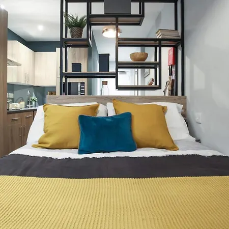 Apartment Trendy At Iq Hammersmith In London