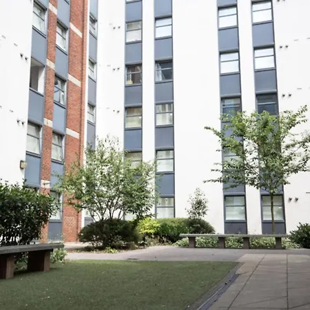 Private Bedrooms With Shared Kitchen And At Iq Tufnell House In London