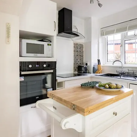Apartman Exclusive In Acton By Underthedoormat *
