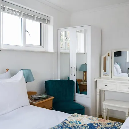Exclusive In Acton By Underthedoormat *