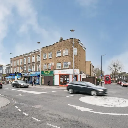 Apartman Exclusive In Acton By Underthedoormat *