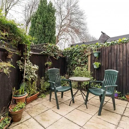 Apartment New Stylish 1 Bedroom Flat With Garden *