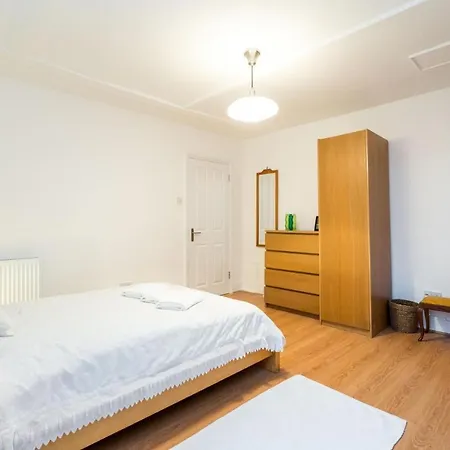 Apartment New Stylish 1 Bedroom Flat With Garden