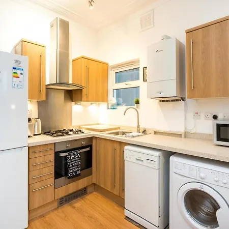 New Stylish 1 Bedroom Flat With Garden Apartment