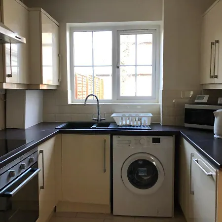 Holiday home The Hollies Haven & Free Parking - Perfect London Long Sidcup