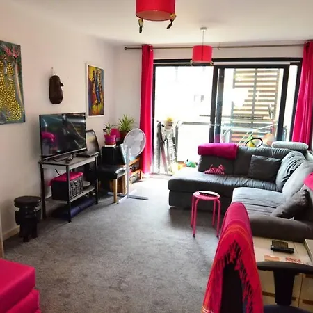 Modern 1 Bed Flat, London