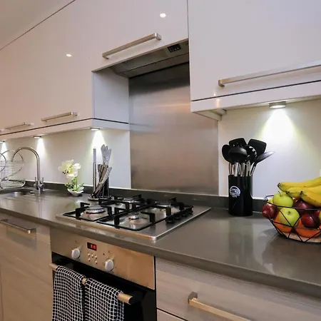 Apartment Fw Haute Apartments: Queensbury Ground Floor With Wi-fi And Parking