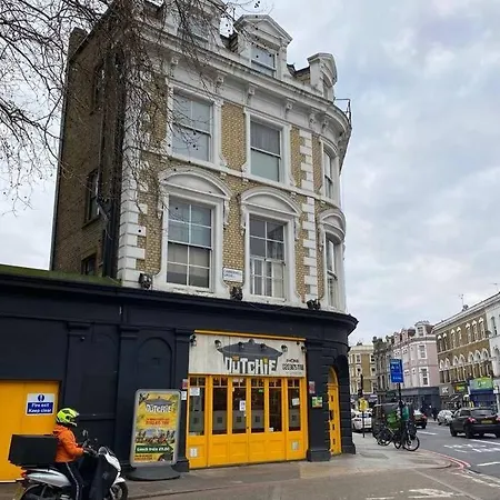 Two Bedroom Garden Flat In Zone 2 Apartment London