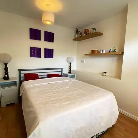 Two Bedroom Garden Flat In Zone 2