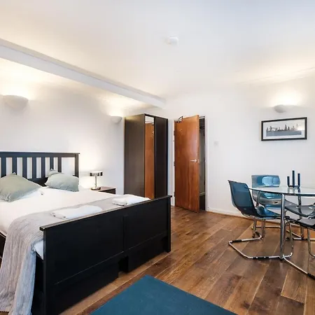 Apartment Oxford Street By Threstle