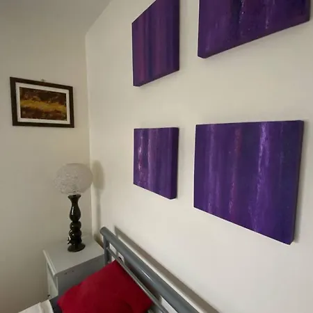 Two Bedroom Garden Flat In Zone 2 Apartment