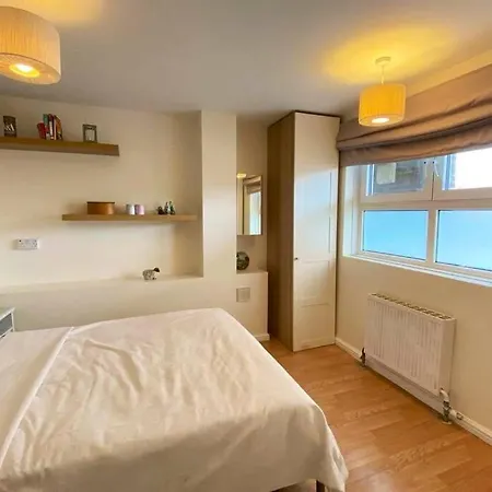 Two Bedroom Garden Flat In Zone 2 London