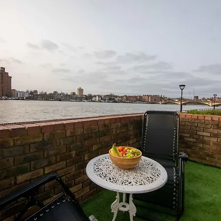 Apartment Thames-border