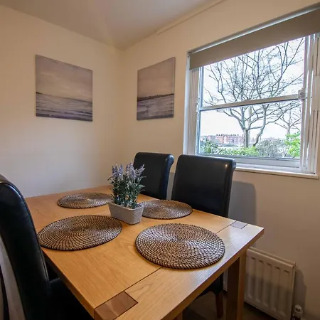 Thames-border Apartment *
