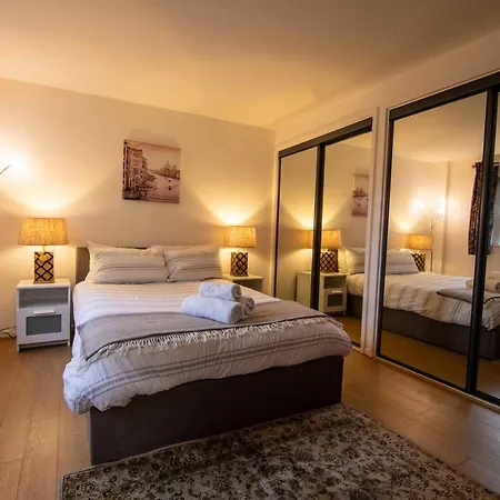 Thames-border Apartment