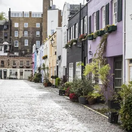 Beautiful Mews House, Conduit Mews, Paddington, W2 Holiday home