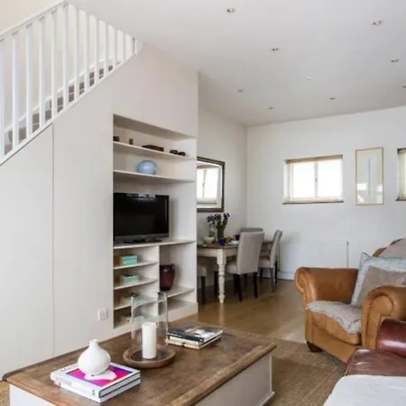 Beautiful Mews House, Conduit Mews, Paddington, W2 *