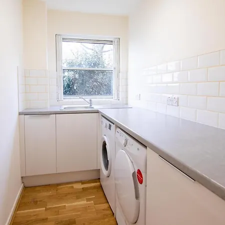 Thames-border Apartment *