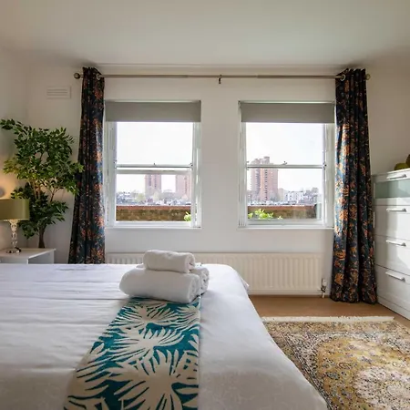Thames-border Apartment *