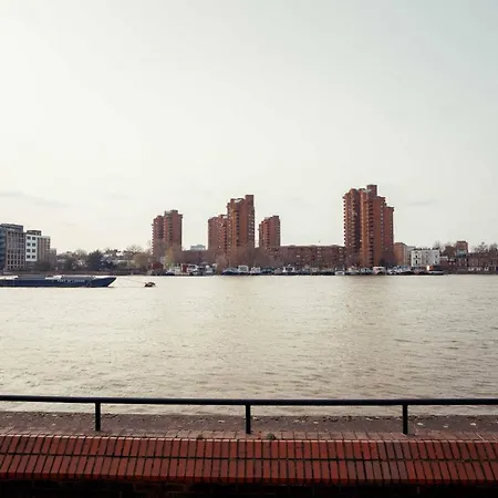 Thames-border * London
