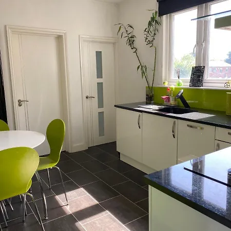3 Bed In Colliers Wood *