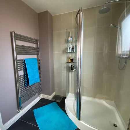 3 Bed In Colliers Wood *