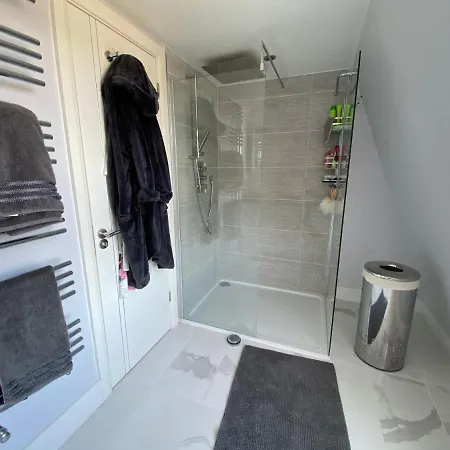 3 Bed In Colliers Wood *