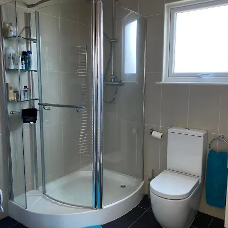 3 Bed In Colliers Wood *