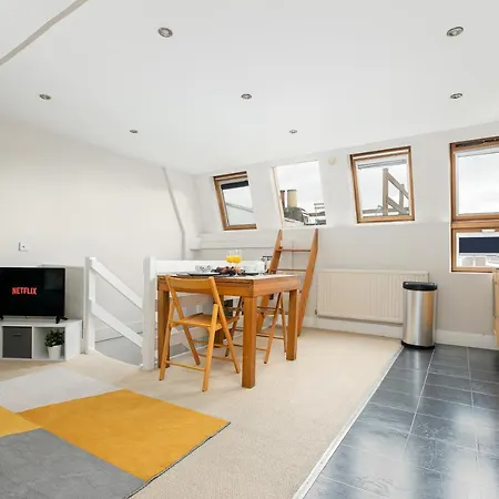 Fulham Lux *