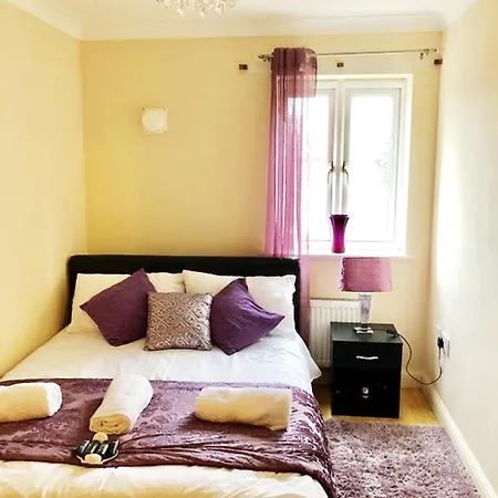 2 Bedroom At , Adonai Serviced Accommodation, Free Wifi And Parking Apartment *