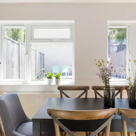 Apartment Amazing 4 Bed House Wparking 2min Walk To Station London