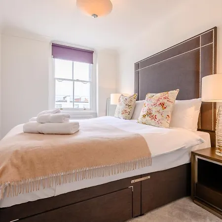 Somerset Court Kensington Apartment *