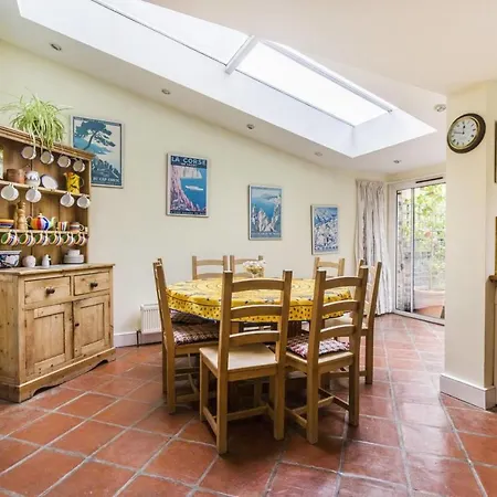 Apartment Guestready - Gorgeous Victorian Wgarden Up To 6 Guests!