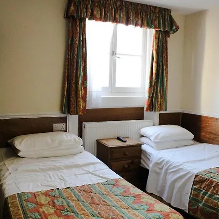 Ventures Bed & Breakfast 3*