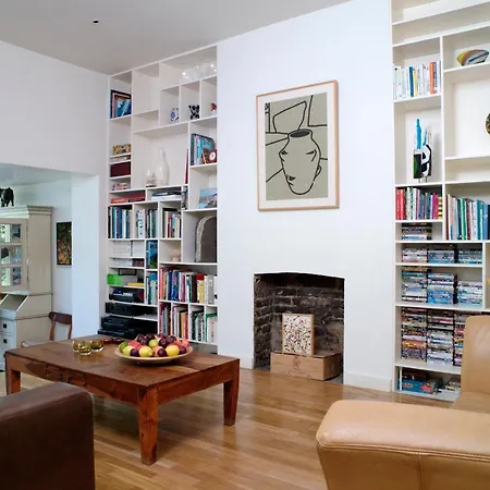 Stunning 5 Bed House With Private Garden Holiday home London