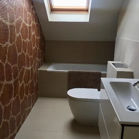 Stunning 5 Bed House With Private Garden London