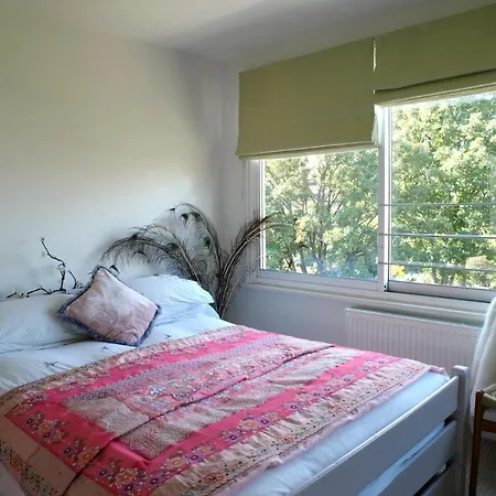 Stunning 5 Bed House With Private Garden Holiday home