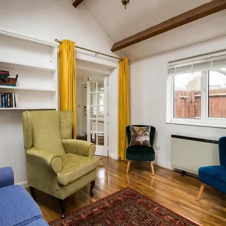 Exclusive In Acton By Underthedoormat *
