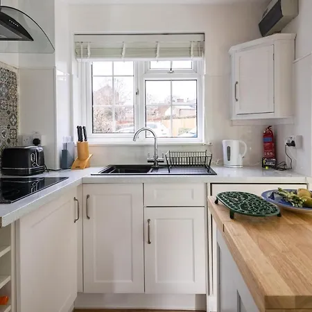 Exclusive In Acton By Underthedoormat Apartman